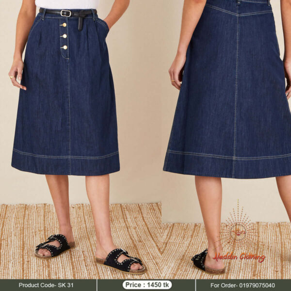 Short length denim skirt with pocket