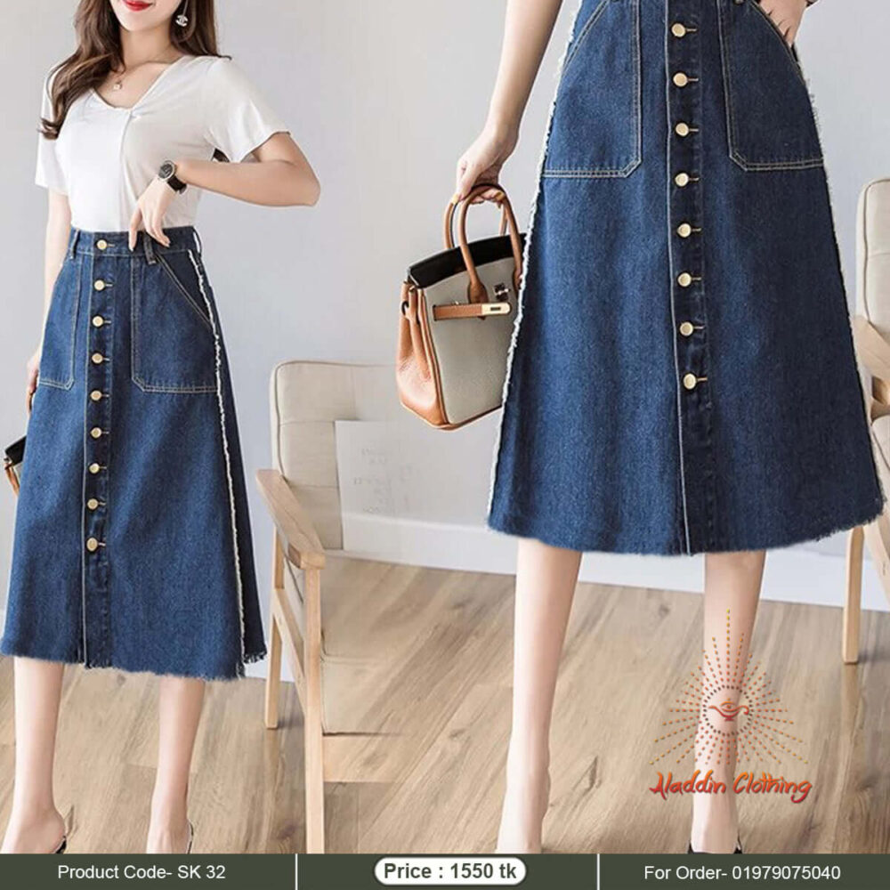 Short length denim skirt with pocket