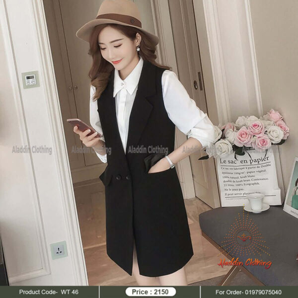 Sleeveless black overcoat for women